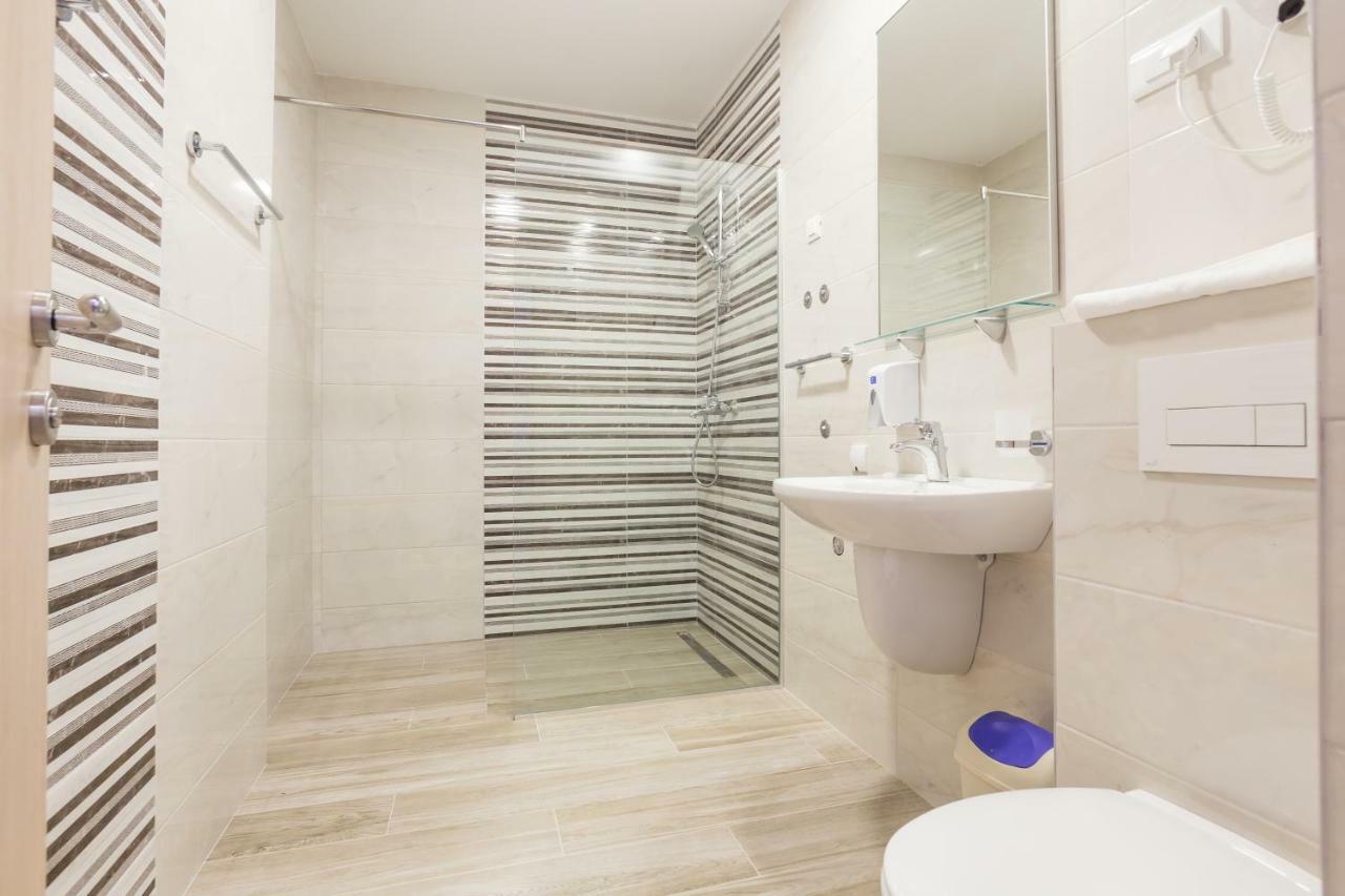 Adriatik Lux Apartments Будва Екстериор снимка